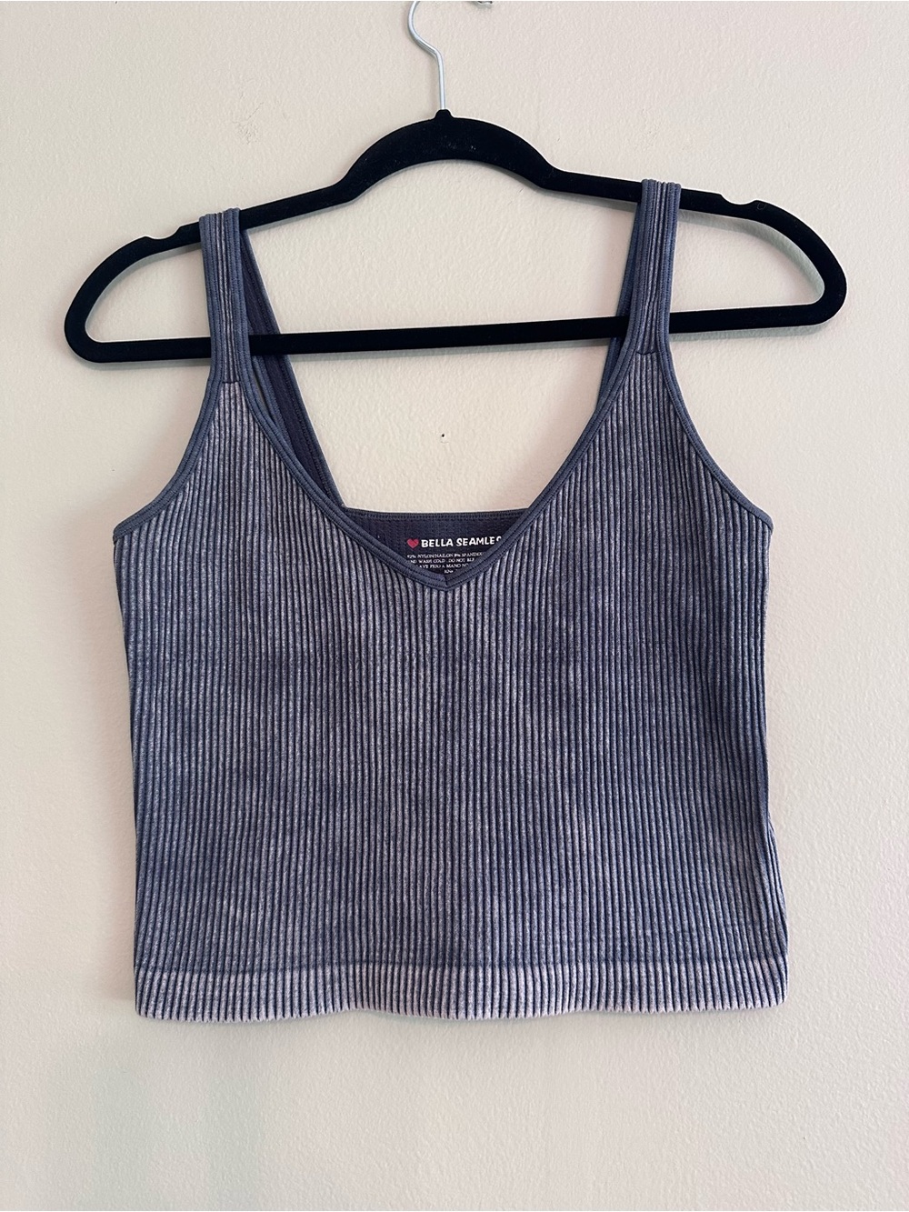 Bella Seamless Ribbed V-Neck Crop Top in Heather Charcoal